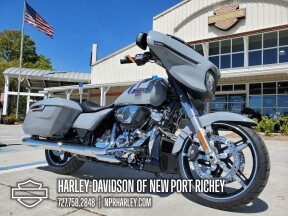 2026 Harley-Davidson® Street Glide® thumb 2