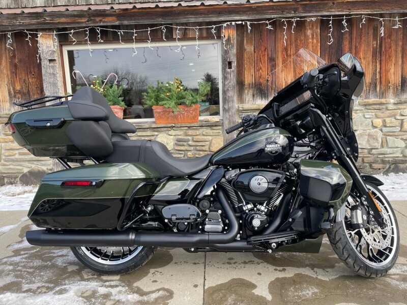 2026 Harley-Davidson® Street Glide Limited Olive Steel Metallic / Vivid Black