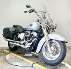 2023 Harley-Davidson® Heritage Classic FLHCS thumb 3