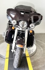 2014 Harley-Davidson® Electra Glide® Ultra Classic® FLHTCU thumb 2