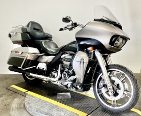 2017 Harley-Davidson® Road Glide® Ultra FLTRU thumb 3
