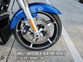 2025 Harley-Davidson® Road Glide™ thumb 2