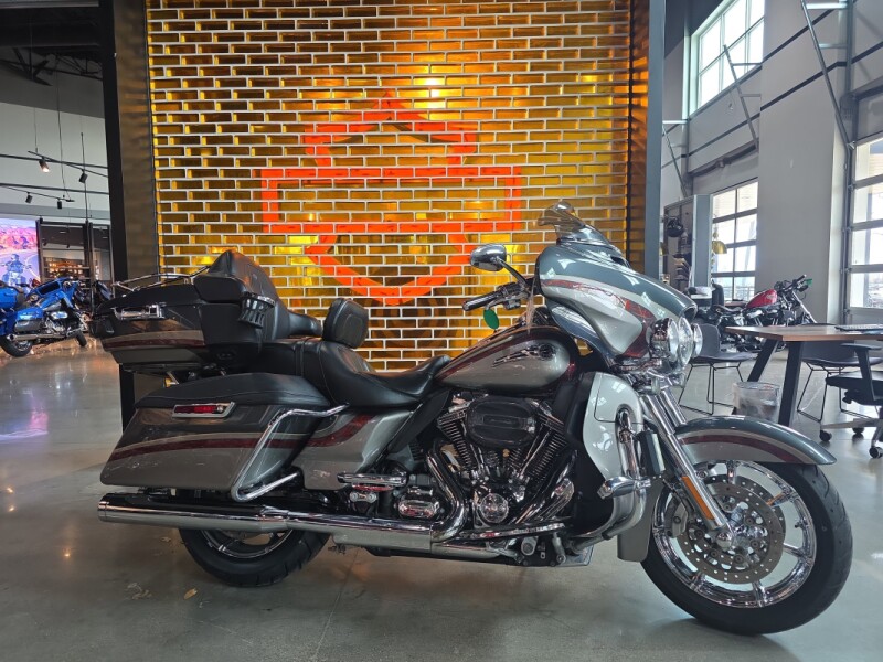 2016 Harley-Davidson® CVO™ Limited FLHTKSE
