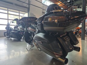 2016 Harley-Davidson® CVO™ Limited FLHTKSE thumb 0