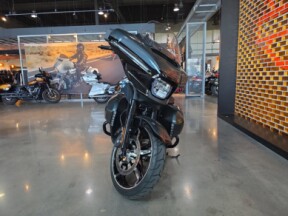 2025 Harley-Davidson® Street Glide™ Ultra FLHXU thumb 2