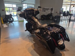FLHXSE 2016 CVO™ Street Glide® thumb 1