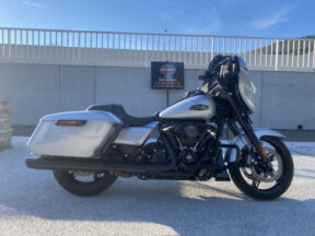 2024 Harley-Davidson® Street Glide® thumb 3