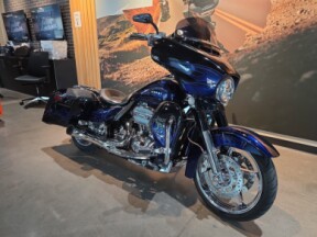 FLHXSE 2016 CVO™ Street Glide® thumb 3
