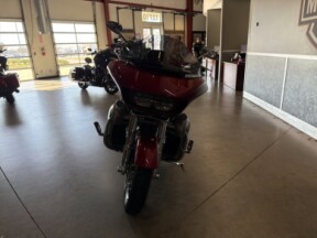 2016 Harley-Davidson® CVO™ Road Glide® Ultra FLTRUSE thumb 3