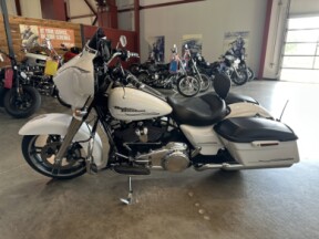 2017 Harley-Davidson® Street Glide® Special FLHXS  thumb 2