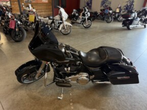 2022 Harley-Davidson® Street Glide® FLHX thumb 2