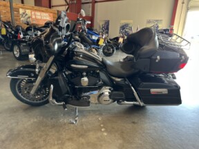 2013 Harley-Davidson® Electra Glide® Ultra Limited FLHTK thumb 2