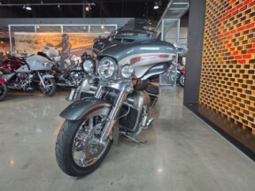 2016 Harley-Davidson® CVO™ Limited FLHTKSE thumb 2