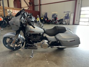 2026 Harley-Davidson® Street Glide® FLHX thumb 2