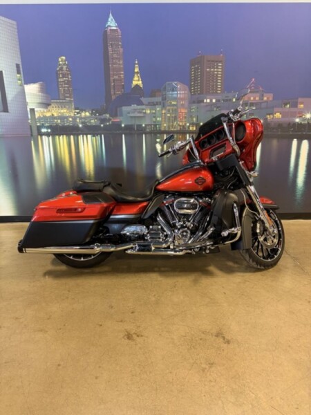 2018 Harley-Davidson® CVO™ Street Glide® FLHXSE