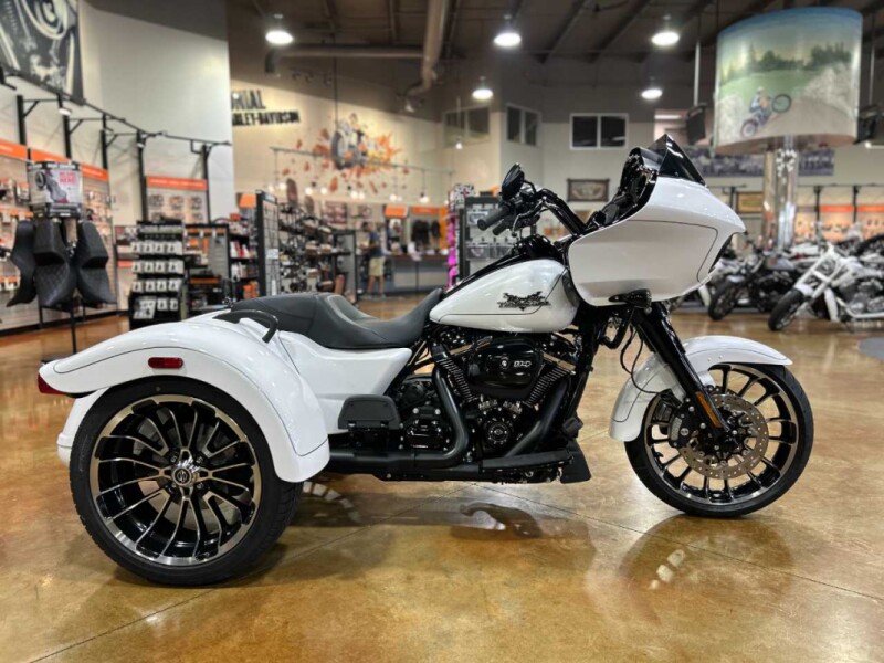 FLTRT 2025 Road Glide® 3