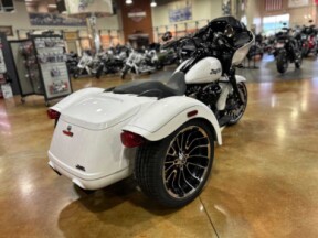 FLTRT 2025 Road Glide® 3 thumb 2