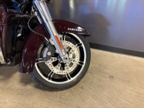 2021 Harley-Davidson® Ultra Limited FLHTK thumb 2