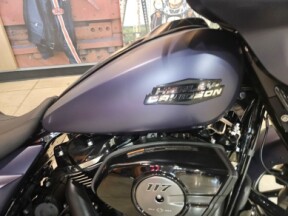 2025 Harley-Davidson® Street Glide™ FLHX thumb 2