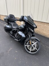 2025 Harley-Davidson® Street Glide™ Ultra FLHXU thumb 3