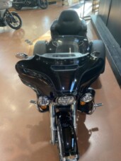 2025 Harley-Davidson® Tri Glide® Ultra FLHTCUTG thumb 2