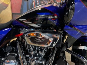 2025 Harley-Davidson® CVO™ Road Glide™ FLTRXSE thumb 3