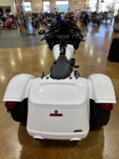 FLTRT 2025 Road Glide® 3 thumb 1