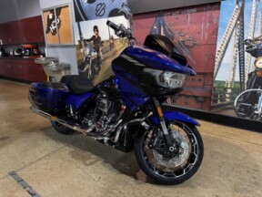 2025 Harley-Davidson® CVO™ Road Glide™ FLTRXSE thumb 2
