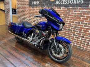 2025 Harley-Davidson® CVO™ Street Glide™ FLHXSE thumb 2