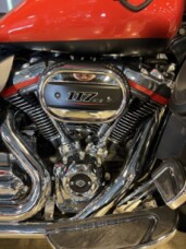 2018 Harley-Davidson® CVO™ Street Glide® FLHXSE thumb 3