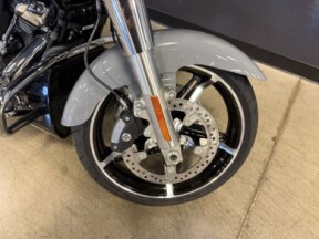 FLTRX 2026 Road Glide® thumb 2