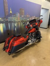 2018 Harley-Davidson® CVO™ Street Glide® FLHXSE thumb 0