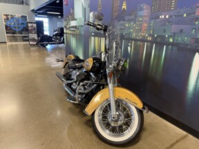 2017 Harley-Davidson® Heritage Softail® Classic FLSTC  thumb 1
