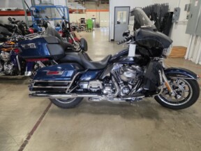 2014 Harley-Davidson® Electra Glide® Ultra Classic® FLHTCU thumb 3