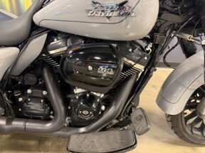 2024 Harley-Davidson® Freewheeler™ FLRT thumb 3