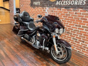 2014 Harley-Davidson® Electra Glide® Ultra Classic® FLHTCU thumb 2