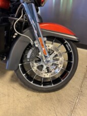 2018 Harley-Davidson® CVO™ Street Glide® FLHXSE thumb 2