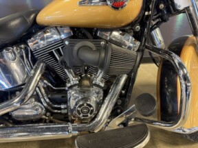 2017 Harley-Davidson® Heritage Softail® Classic FLSTC  thumb 3