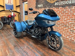 2026 Harley-Davidson® Road Glide 3 FLTRT thumb 2