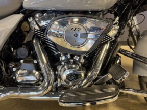 2026 Harley-Davidson® Street Glide® FLHX thumb 3