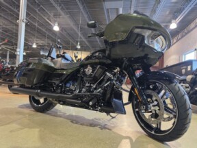 2026 Harley-Davidson® Road Glide® FLTRX thumb 3