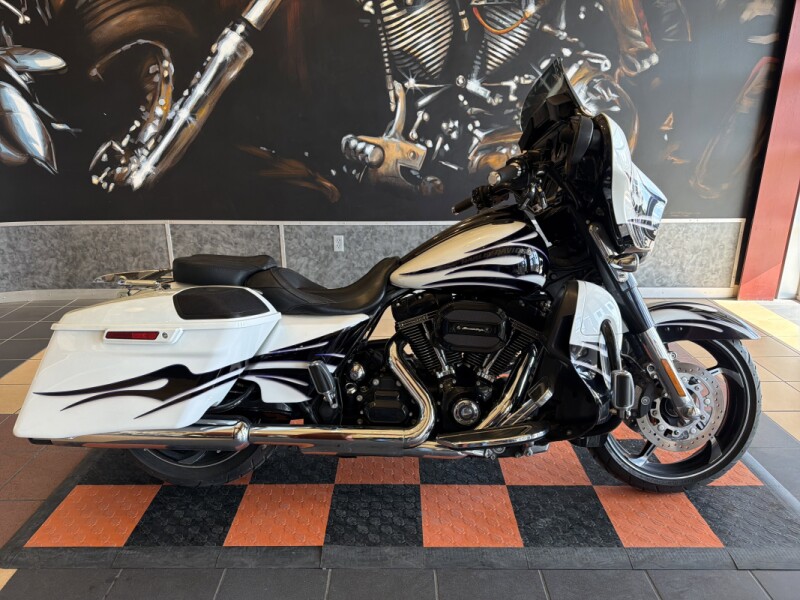 FLHXSE 2016 CVO™ Street Glide®
