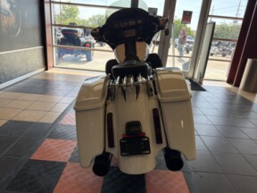FLHXSE 2016 CVO™ Street Glide® thumb 1