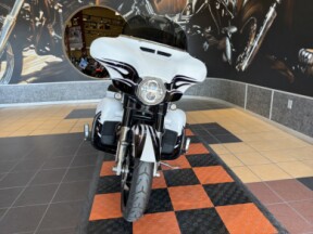 FLHXSE 2016 CVO™ Street Glide® thumb 3