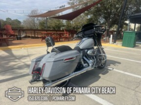 2026 Harley-Davidson® Street Glide® thumb 3