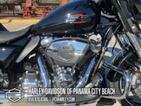 2026 Harley-Davidson® Street Glide® thumb 2