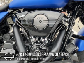 2026 Harley-Davidson® Road Glide® thumb 3