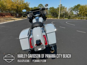 2026 Harley-Davidson® Road Glide® thumb 2
