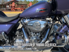 2026 Harley-Davidson® Road Glide® thumb 2
