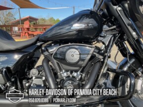 2026 Harley-Davidson® Street Glide® thumb 2